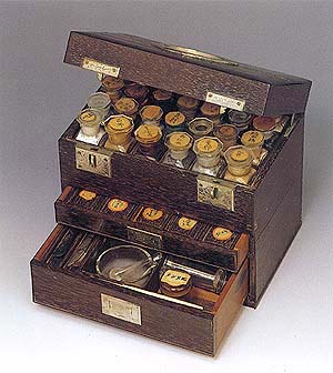 超歓迎された 江戸時代後半頃の薬箱 - 家具
